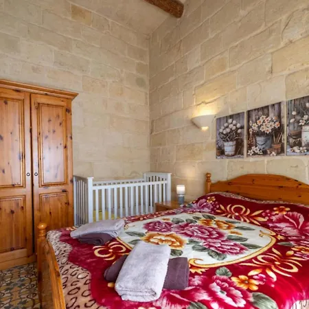 فيلة Ta Nina Zebbug (Gozo)