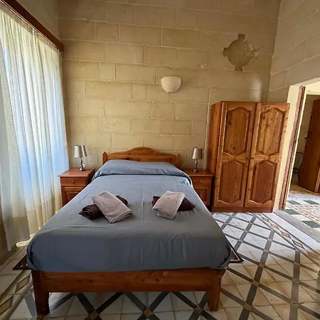 Ta Nina فيلة Zebbug (Gozo)