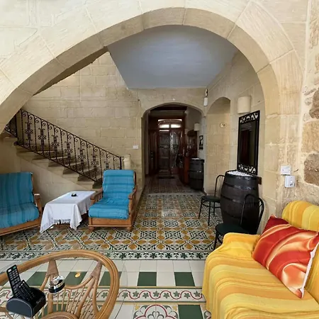 Ta Nina فيلة Zebbug (Gozo)