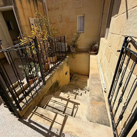 فيلة Ta Nina Zebbug (Gozo)